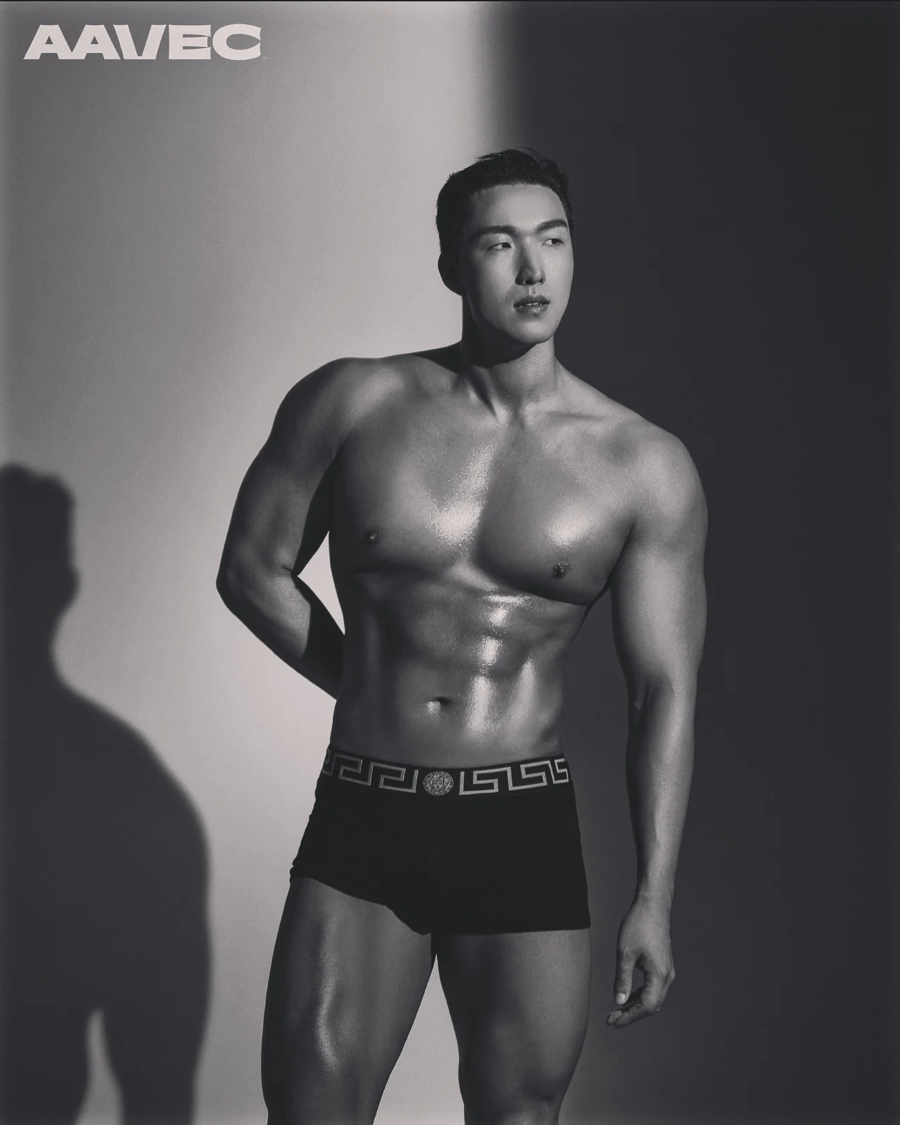 흑백으로 촬영한 최인혁 관장 바디프로필